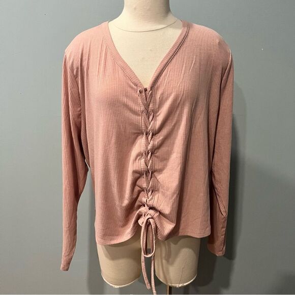 NWT LOVE, FIRE Soft Mauve Trendy Plus Size Ribbed V-Neck Lace-Up Top Size 3X - Picture 2 of 6
